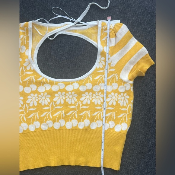 Maeve by Anthropologie Knit Floral Cherry Pattern Crop Top Size XS Yellow White - Picture 11 of 13